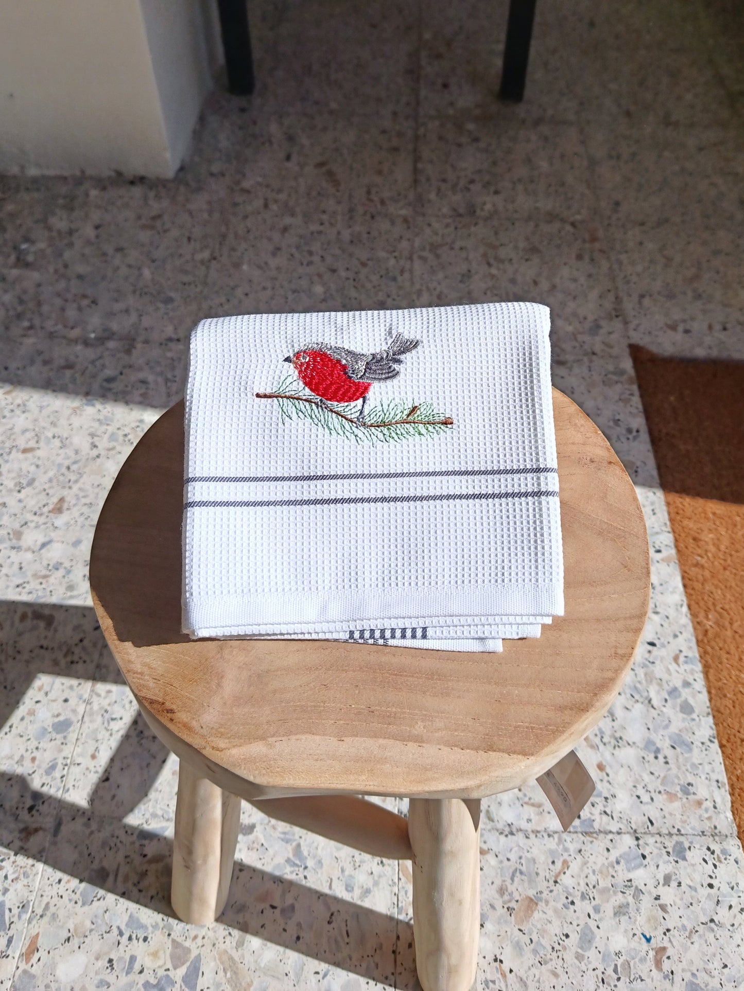 Paño con Dibujo Bordado - Petirrojo