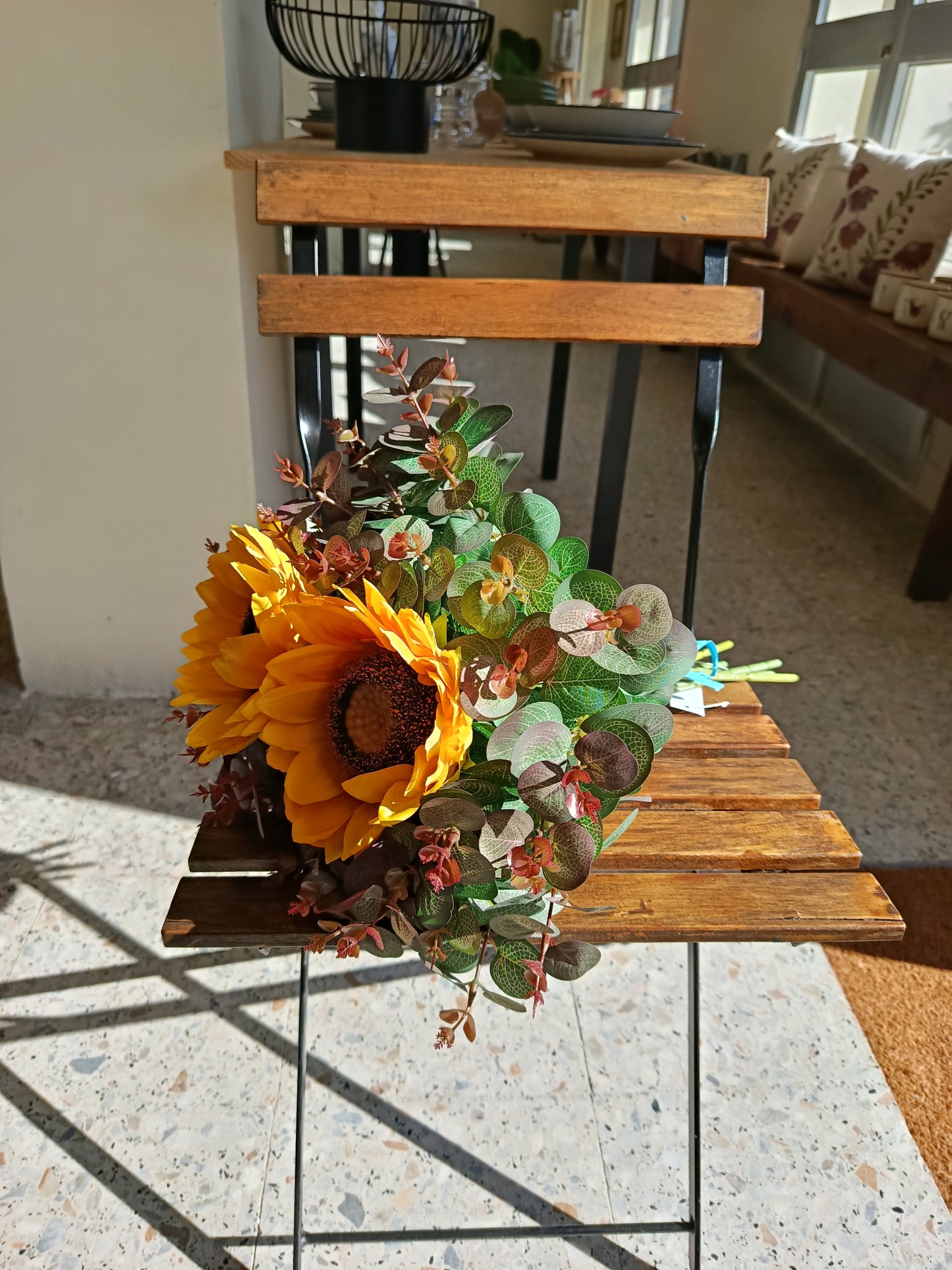 Ramo girasoles y eucaliptos artificiales